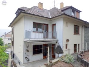 VERMIETET! Geräumige 2-Zimmerwohnung im Dachgeschoss in 3-Parteienhaus – ruhige Lage in Großheubach