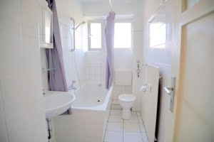 VERMIETET! 3 Zimmerwohnung mit großem Balkon und Wohnküche – direkt gegenüber dem Klinikum OF