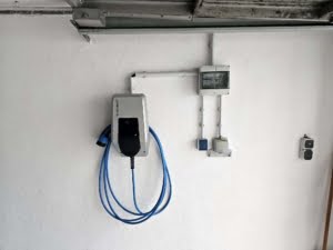 VERKAUFT!Attraktive große 3 Zimmer Dachstudio Whg. mit Balkon +Garagenpl – Top Lage nahe Stadtwald