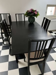 VERMIETET! Altbaufans aufgepasst! Große sanierte 2 Zimmer mit großer Wohnküche – zentral im Ostend