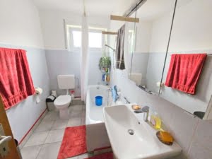 VERKAUFT! Kapitalanlage: gepflegtes MFH mit 5-6 Whg. + 1 Garage + Hof + Garten – zentrale Lage Bad Soden