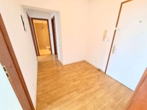 VERMIETET! Schicke 2 Zimmer Wohnung mit Balkon – Sachsenhausen + POOL+SAUNA im Haus!