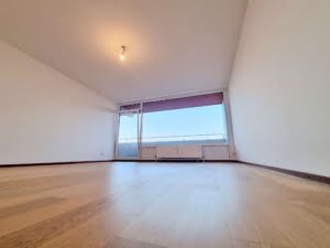 VERMIETET! Bester Skylineblick inkl. +Pool+Sauna im Haus! Schicke 3 Zimmer Wohnung mit Balkon –
