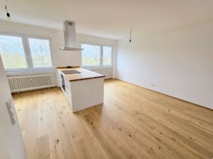 VERMIETET! Erstbezug nach Sanierung! Sonnige 4 Zimmerwohnung mit Balkon + Weitblick – Kriftel