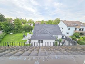 VERKAUFT!Attraktive große 3 Zimmer Dachstudio Whg. mit Balkon +Garagenpl – Top Lage nahe Stadtwald