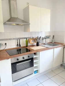 VERMIETET! Hell! 3 Zimmerwohnung mit Balkon und Wannenbad – Bornheim Grenze Ostend – EZB nah