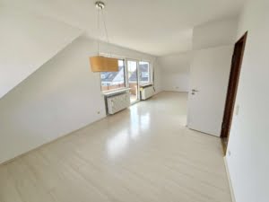 VERKAUFT! + Einzugsbereit! Große 3,5 Zimmerwhg mit Balkon plus Garage – top Lage Rumpenheim