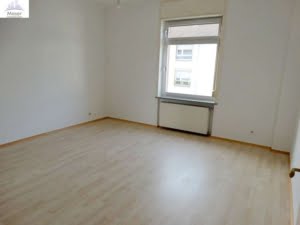 VERMIETET! Gemütliche 2 Zimmerwohnung mit Balkon + Blick auf die Niddawiesen – Rödelheim