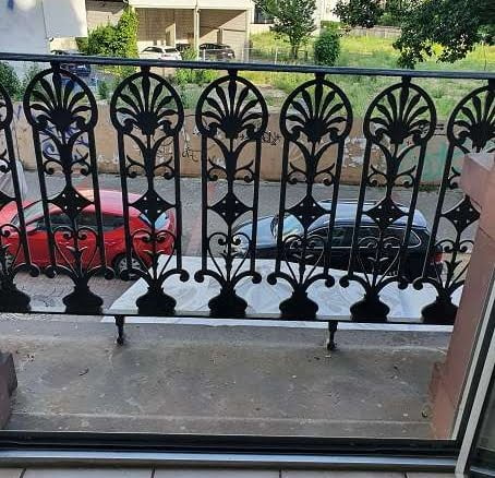 VERMIETET! Altbaucharme pur! 3 Zimmer, Wohnküche, 2 Balkone + neuer Boden -Berger Str