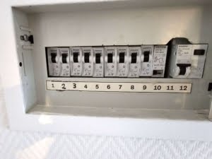VERKAUFT! Große 4 Zimmer Terrassenwohnung + 2 Bäder + EBK + Kamin + Keller + Garage –