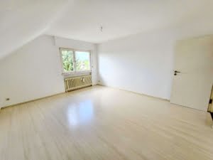 VERKAUFT! + Einzugsbereit! Große 3,5 Zimmerwhg mit Balkon plus Garage – top Lage Rumpenheim