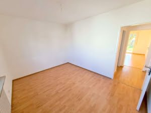 VERMIETET! Frisch renoviert! 3-Zimmerwohnung mit Terrasse + Garten am Feldrand- S-Bahn nah Hofheim