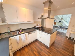 VERMIETET! WOW! – Stylische 5 Zimmer Maisonette inkl. EBK + Kamin + Dachterr. -Sachsenhausen