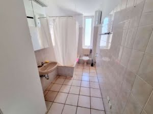 VERMIETET! Altbaucharme pur! 3 Zimmer, Wohnküche, 2 Balkone + neuer Boden -Berger Str