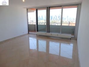 VERKAUFT! Schwimmbad + Sauna im Haus! Neu saniert! 3-Zimmer mit Balkon – Sachsenhausen