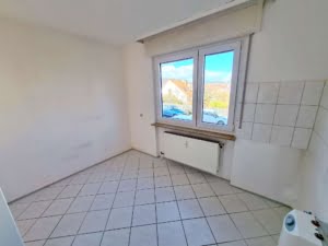 VERMIETET! Frisch renoviert! 3-Zimmerwohnung mit Terrasse + Garten am Feldrand- S-Bahn nah Hofheim