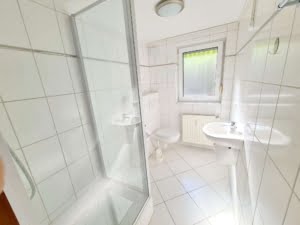 VERMIETET! Neu renoviert! Gemütliche 2 Zimmer Souterrain Wohnung inkl. Einbauküche – Steinbach/Ts