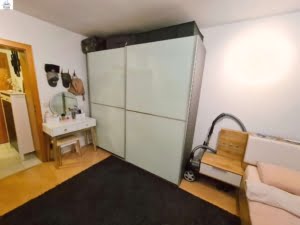 VERMIETET! Sachsenhäuser Lage am Schweizer Platz! Gemütliche 2 Zimmerwohnung mit EBK im 3. OG