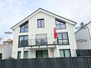 VERKAUFT! Stylische 3 -Zimmer Maisonette mit großem Balkon + Luxusküche + 2 TG-Plätze – Hofheim