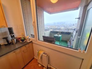 VERMIETET! WOW! TOP SKYLINEBLICK + POOL+SAUNA im Haus! Großes 1 Zimmer Apt. mit Balkon. –