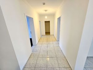 VERKAUFT! Große 4 Zimmer Terrassenwohnung + 2 Bäder + EBK + Kamin + Keller + Garage –