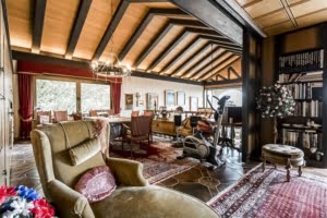 VERKAUFT! Prachtvolle Villa mit Schwimmbad und Parkgrundstück mit Teich – Hollywood-Feeling im Rheingau!