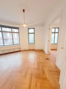 VERMIETET! 3 große Zimmer + Wohnküche + Balkon- top saniert – Mitten im Leben – Altbaucharme pur!