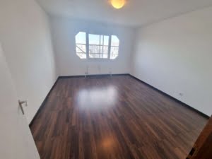 VERMIETET! Schicke 2 Zimmer Wohnung mit Balkon – Sachsenhausen + POOL+SAUNA im Haus!