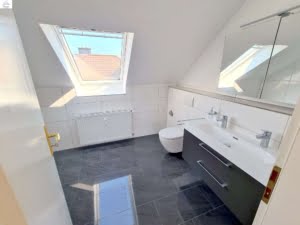 VERMIETET!Was für ein Villenanwesen mit Traumgarten! Mehrgenerat.haus + Einliegerwohnung + 2 Garagen