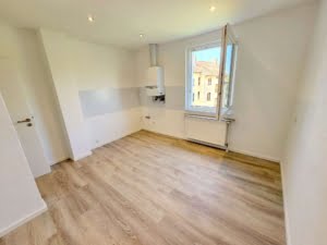 VERMIETET! Schick saniert! Große 2-Zimmer Wohnung mit Wohnküche + Gartennutz.- mainnah in Fechenheim