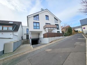 VERKAUFT! Stylische 3 -Zimmer Maisonette mit großem Balkon + Luxusküche + 2 TG-Plätze – Hofheim