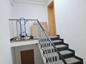 VERMIETET! Schickes 2-Zimmer Dachstudio mit großer Dachterrasse – ruhig + zentral Ostend