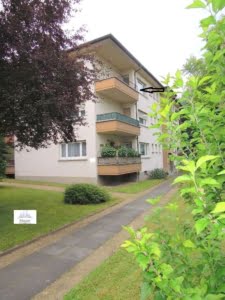 VERMIETET! Frisch renoviert 2022! Ruhige + gepflegte 2 Zimmer mit Balkon – direkt am Kettler Krankenhaus