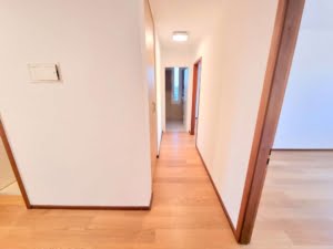 VERMIETET! Bester Skylineblick inkl. +Pool+Sauna im Haus! Schicke 3 Zimmer Wohnung mit Balkon –