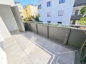 VERMIETET! Schick ! dieses nagelneue 4-Zimmer Townhouse mit Balkon + Terrasse – Offenbach