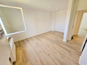 VERMIETET! Schick saniert! Große 2-Zimmer Wohnung mit Wohnküche + Gartennutz.- mainnah in Fechenheim