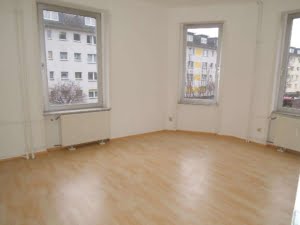 VERMIETET! Sonnige, großzügige 3 Zimmer Altbauwohnung – ruhig + zentral in Heddernheim