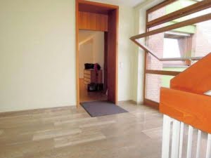 VERMIETET! sonnige 4,5 Zimmer mit Balkon – Parkett + Schwimmbad/Sauna im Haus – Niederad