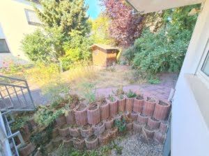 VERMIETET! Für die Familie! Neu sanierte 5 Zimmerwhg. + Terrrasse + Garten + Garage in Steinbach