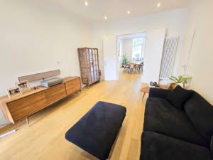 VERMIETET! Ein Highlight für Altbaufans in Sachsenhausen! Große 4-Zimmerwohnung mit Balkon + EBK