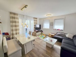 VERMIETET! Zweitbezug! 4 Zimmer + 2 Terrassen + Garten +2 Bäder + Fußbodenheiz. ruhig in Rödelheim