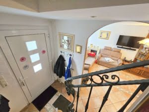 VERKAUFT! Perfekt für die kleine Familie! Solides Reihenmittelhaus + Garage + Garten -Heddernheim