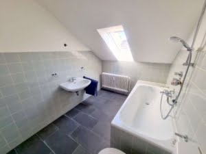 VERMIETET! Neu renoviert! 3-Zimmerwohnung mit 2 Balkonen + Wannenbad – ruhig in Bergen-Enkheim