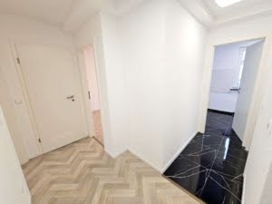 VERMIETET! Top Nordendlage! Auch WG- geeignet! Nagelneu sanierte 4 Zimmerwohnung im 5. OG