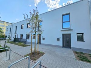 VERMIETET! Schick ! dieses nagelneue 4-Zimmer Townhouse mit Balkon + Terrasse – Offenbach