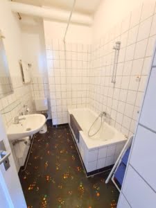 VERMIETET! Altbaucharme Pur + ganz oben! Sonnige 3-Zimmer Altbau Wohnung – zentral in Sachsenhausen