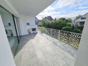 Nagelneu saniert! Große 3 Zimmer mit Terrasse + Garten – Parkettboden – Wohnküche – Neu Isenburg