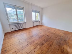 VERMIETET! Großzügige 4 Zimmerwohnung mit Holzdielenboden + Balkon – WG geeignet – zentralst in Offenbach