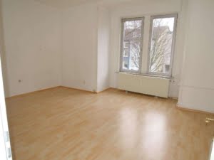 VERMIETET! Sonnige, großzügige 3 Zimmer Altbauwohnung – ruhig + zentral in Heddernheim