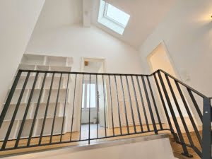 VERKAUFT! Stylische 3 -Zimmer Maisonette mit großem Balkon + Luxusküche + 2 TG-Plätze – Hofheim